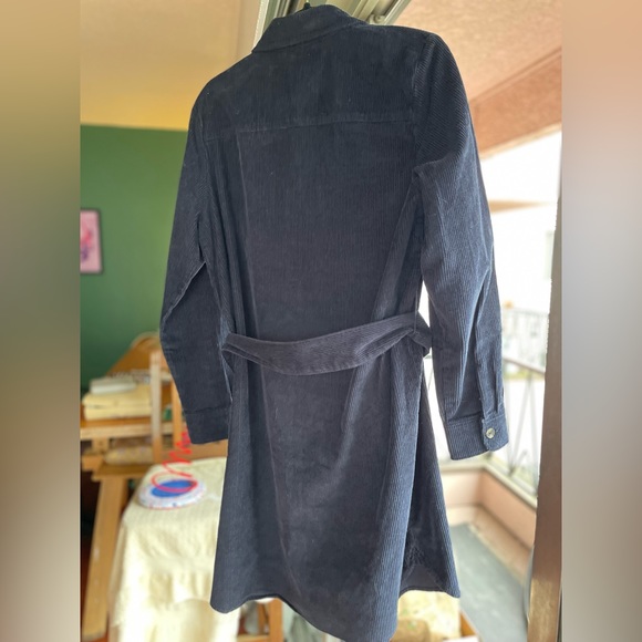 Dresse never worn. - Picture 4 of 6